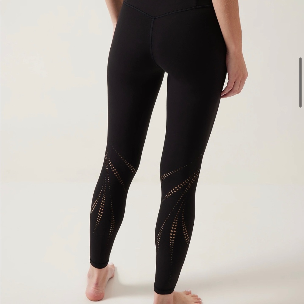 Athleta Elation 7/8 Tight Legging NWOT Small laser cut